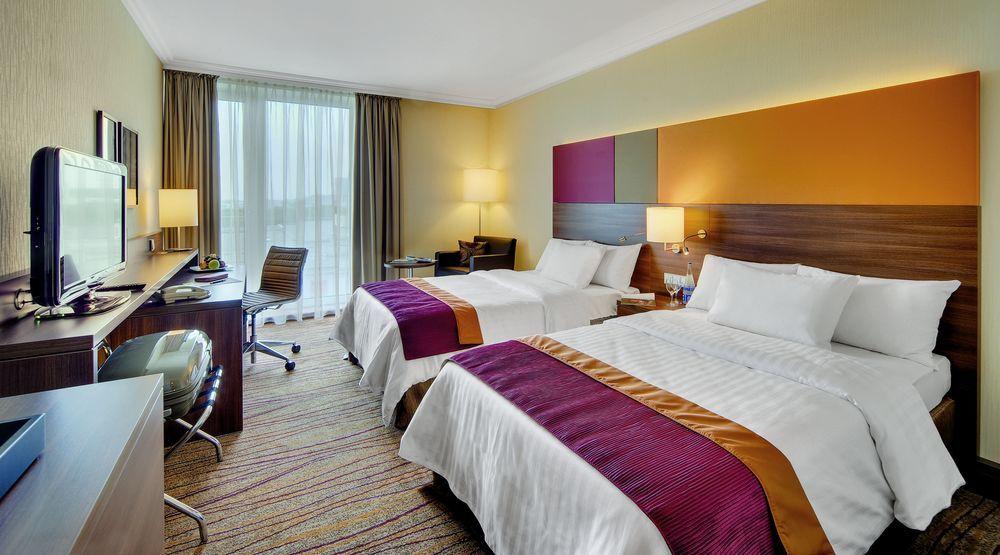Courtyard By Marriott Linz Hotel Exterior photo