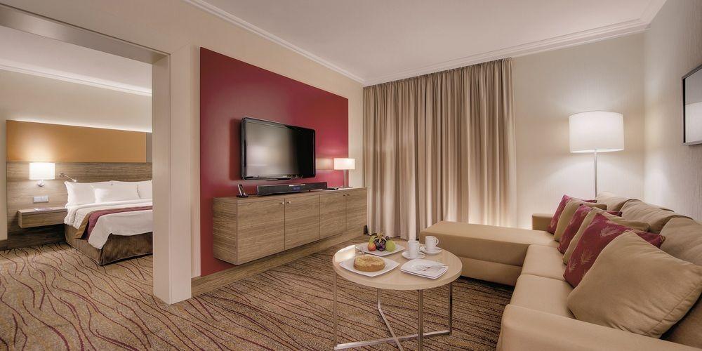 Courtyard By Marriott Linz Hotel Exterior photo