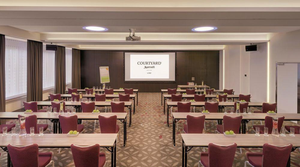 Courtyard By Marriott Linz Hotel Exterior photo