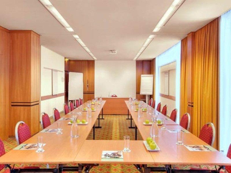 Courtyard By Marriott Linz Hotel Facilities photo