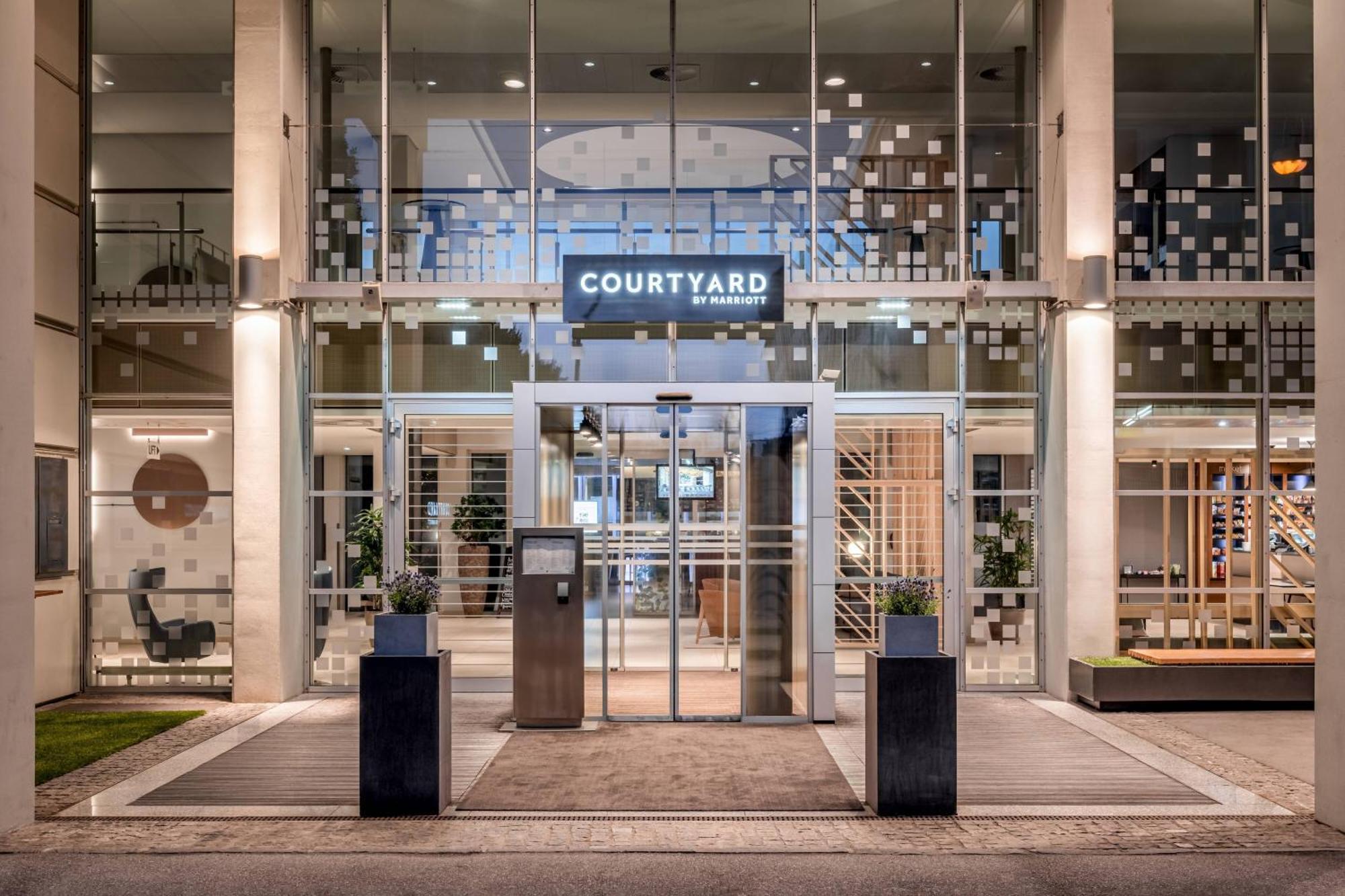 Courtyard By Marriott Linz Hotel Exterior photo