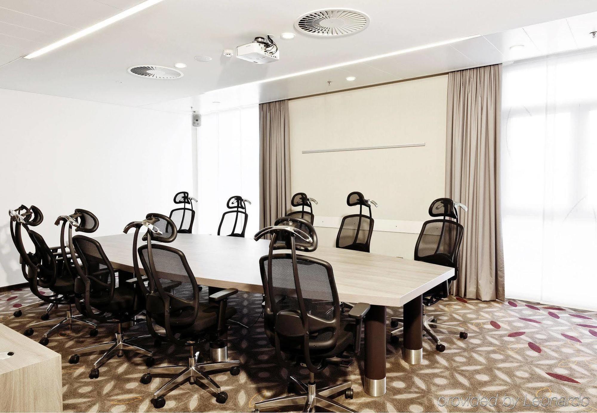 Courtyard By Marriott Linz Hotel Business photo